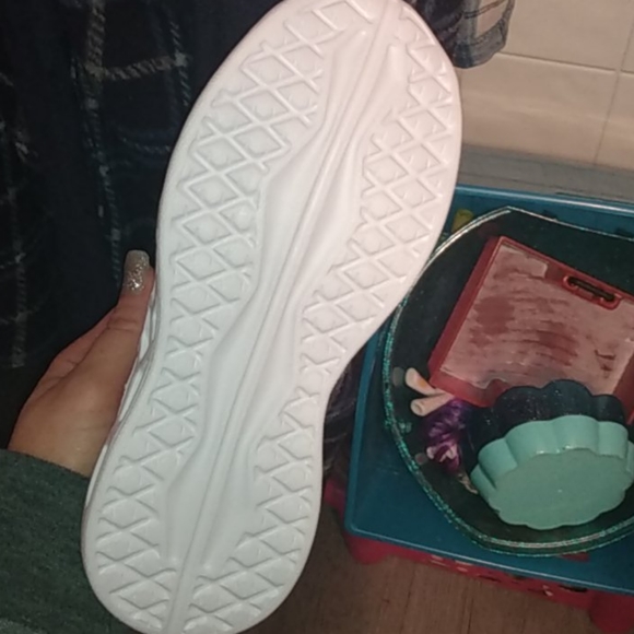 Childrens tennis shoes - Picture 2 of 3